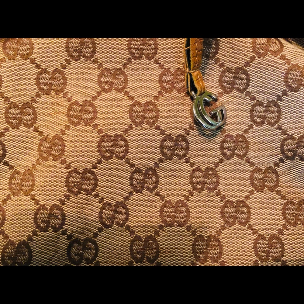 KWN Consignment: Vintage Gucci Hobo purse - Picture 5 of 8